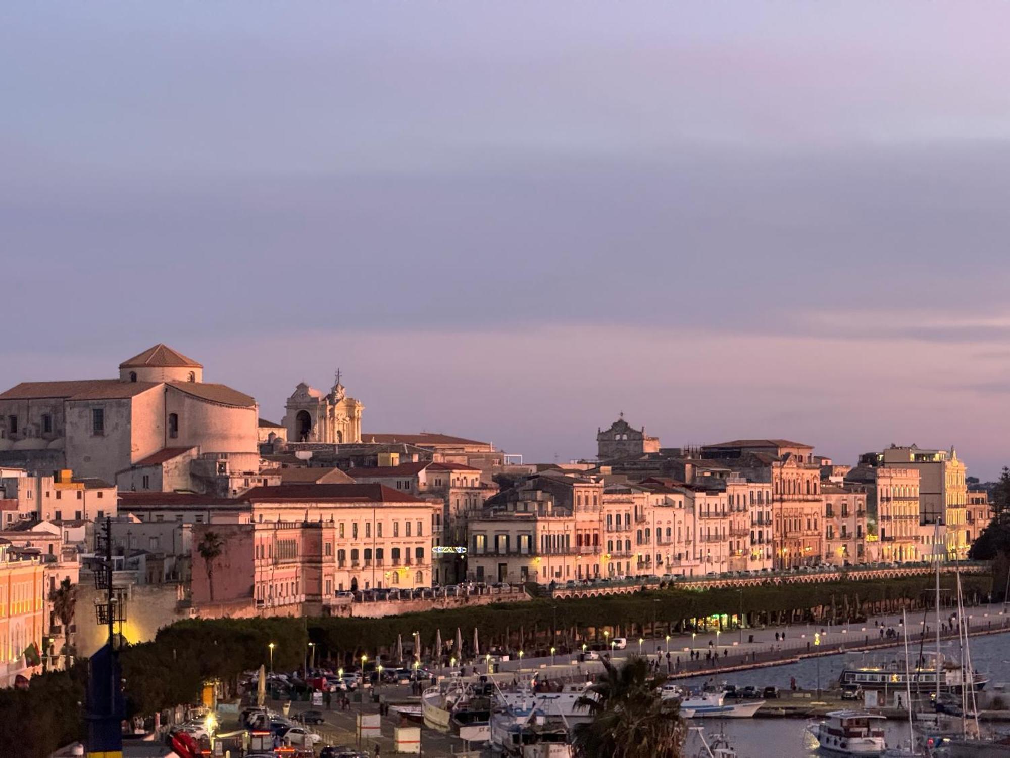 La Terrazza Sul Porto Panzió Szirakúza Kültér fotó