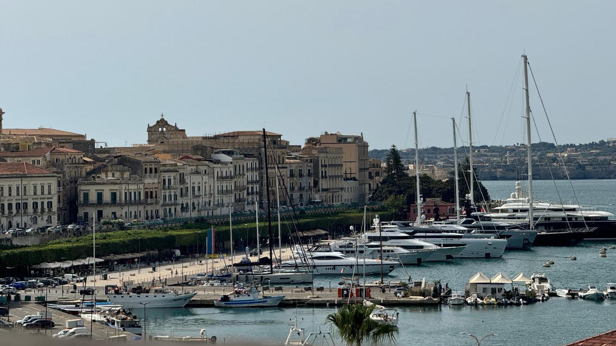 La Terrazza Sul Porto Panzió Szirakúza Kültér fotó