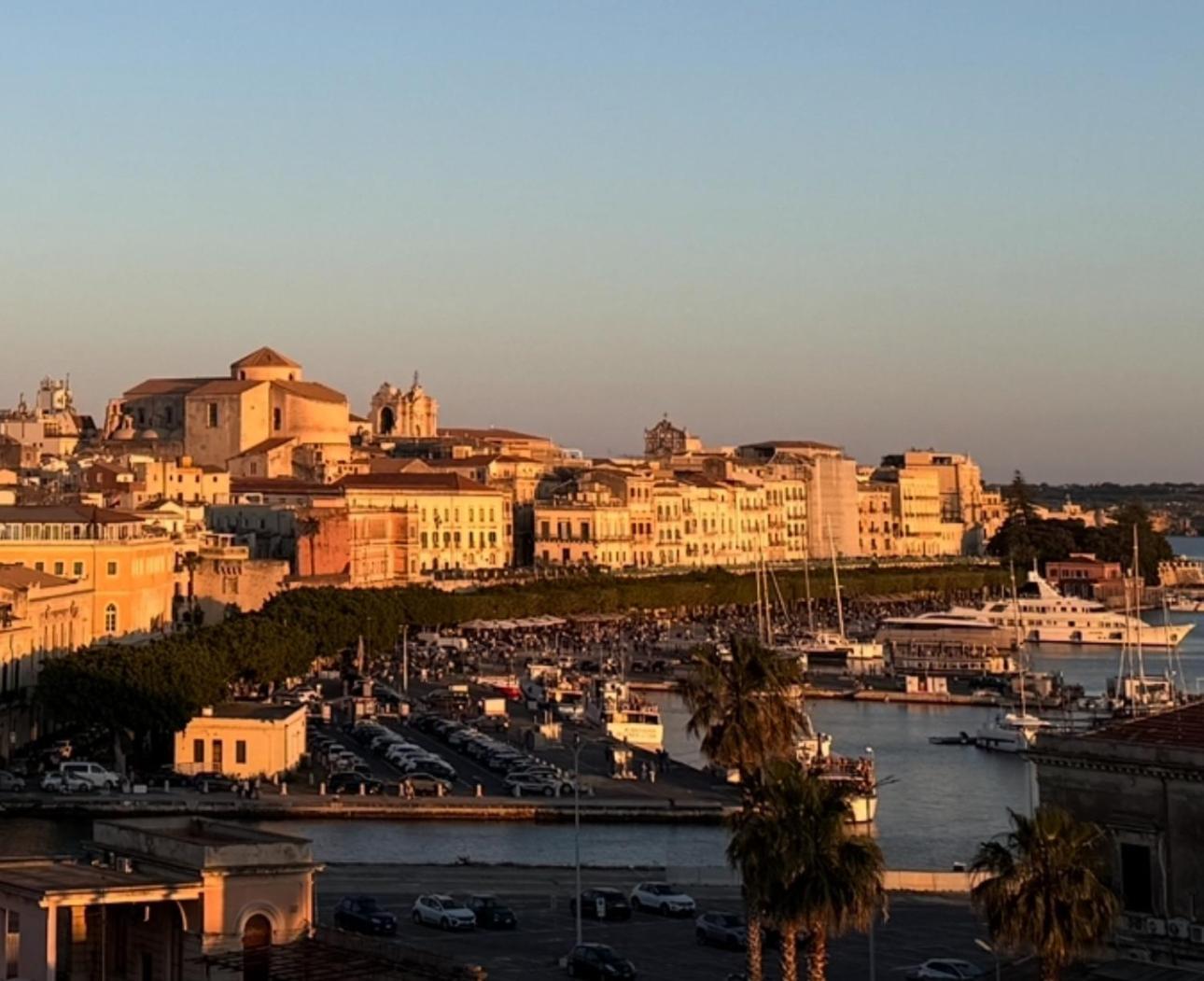 La Terrazza Sul Porto Panzió Szirakúza Kültér fotó